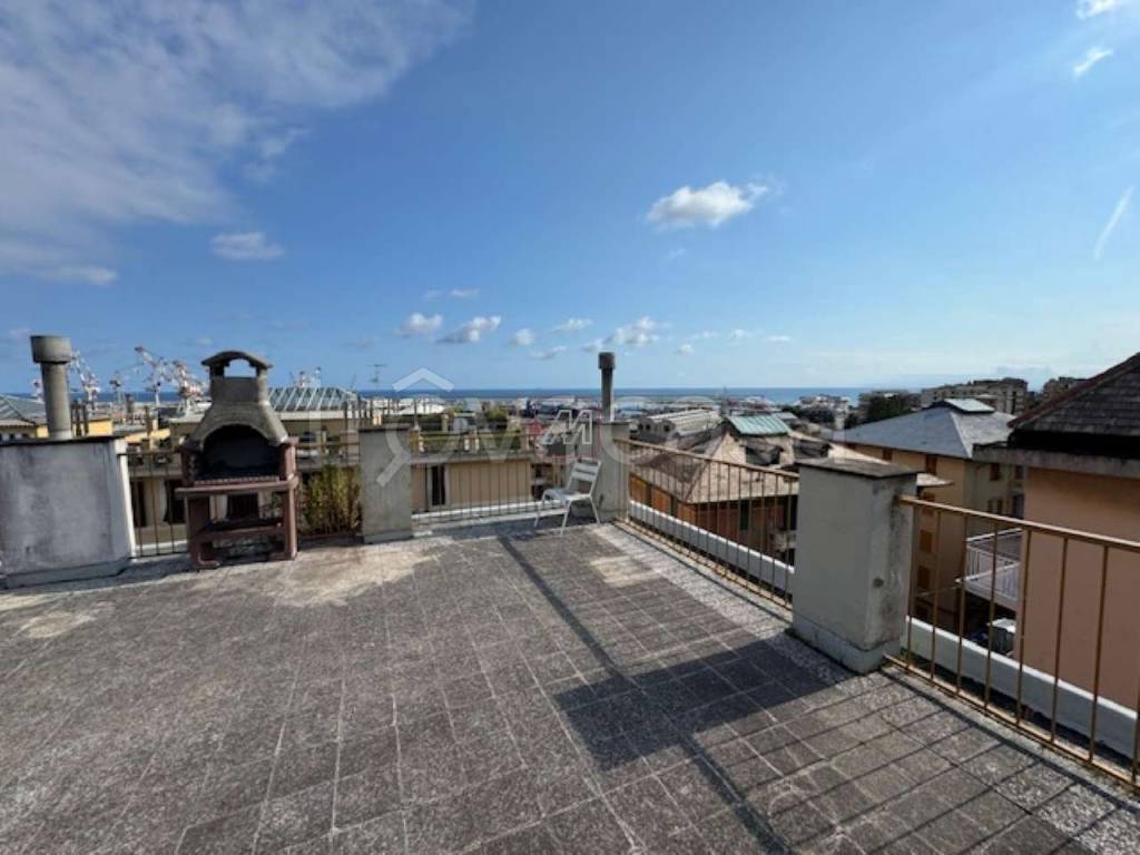 appartamento in vendita a Genova in zona Sestri Ponente