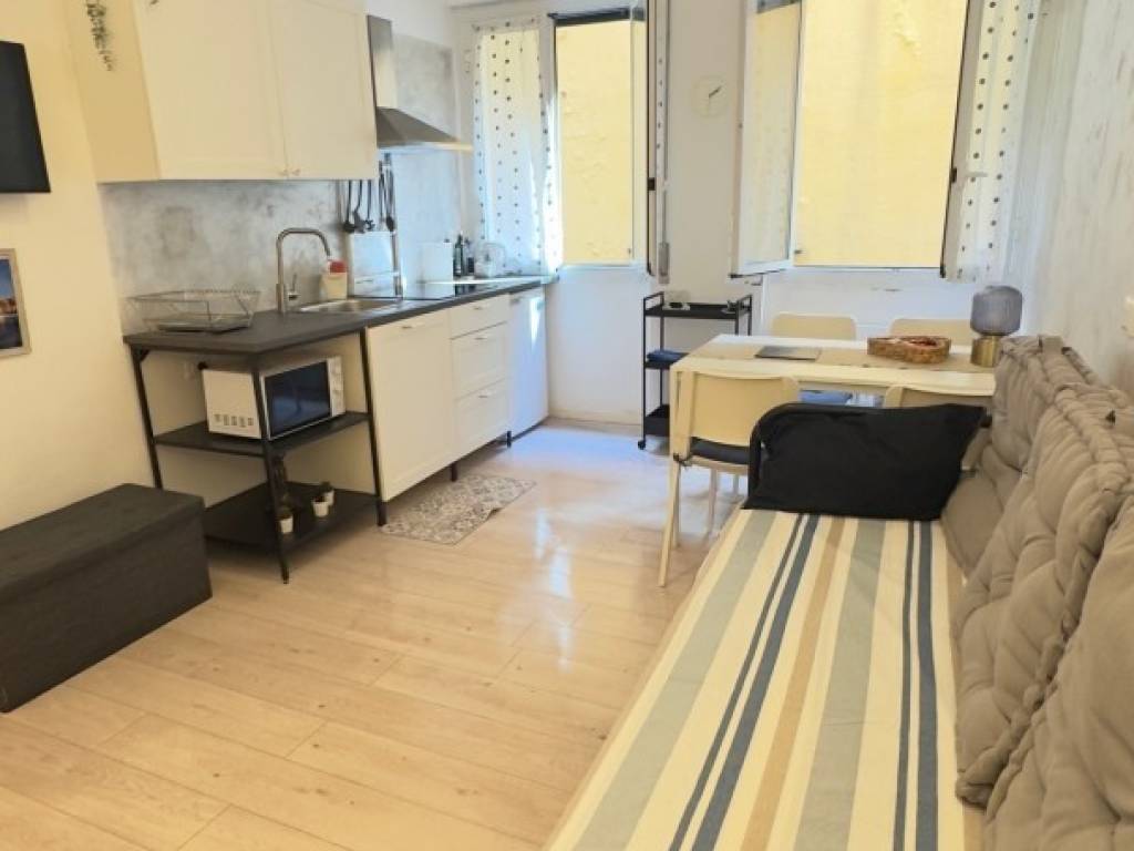 appartamento in vendita a Genova in zona Sottoripa / Maddalena / Molo