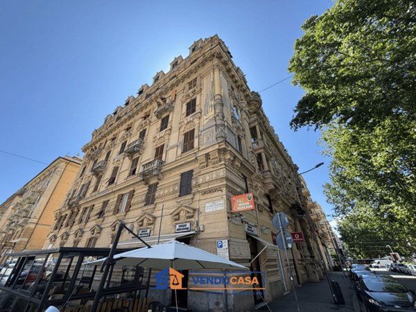 appartamento in vendita a Genova in zona Foce