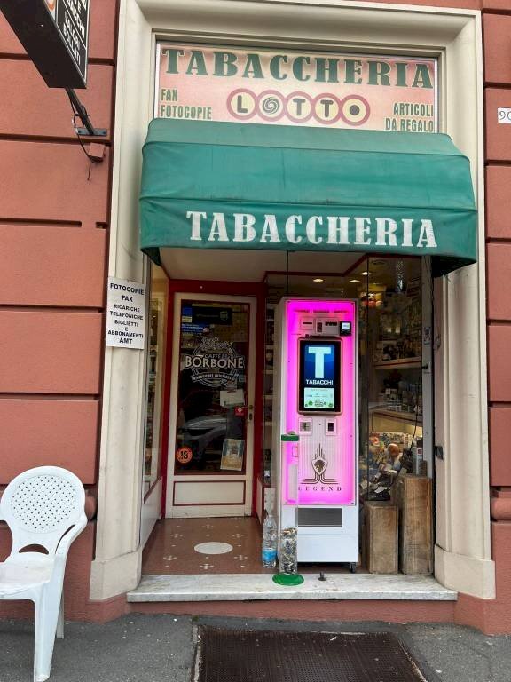 locale commerciale in vendita a Genova in zona Albaro