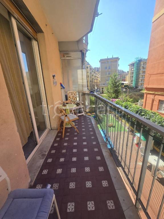 appartamento in vendita a Genova in zona Sestri Ponente