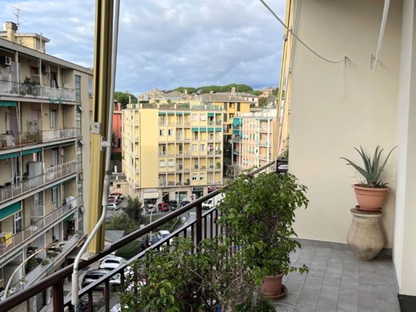 appartamento in vendita a Genova in zona Quarto dei Mille