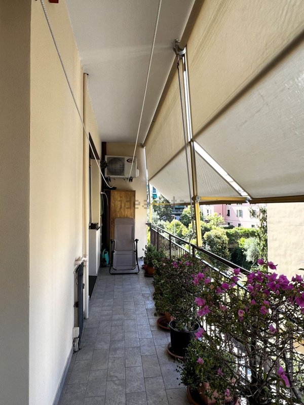 appartamento in vendita a Genova in zona Quarto dei Mille