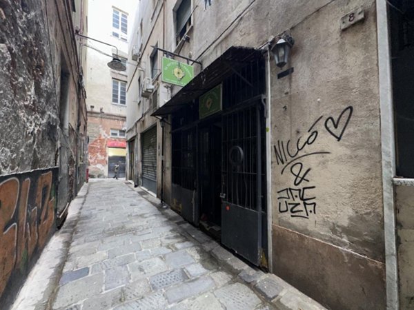 negozio in vendita a Genova in zona Sottoripa / Maddalena / Molo