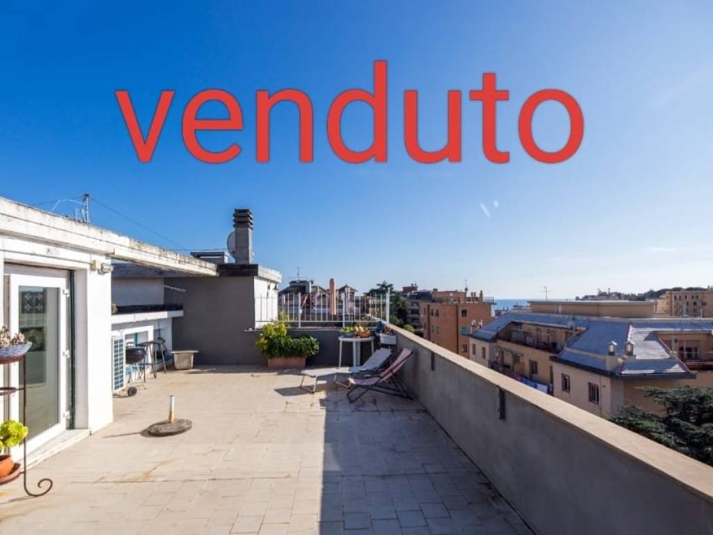 appartamento in vendita a Genova in zona Sturla