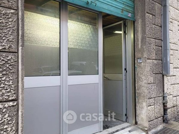 locale commerciale in vendita a Genova in zona Sampierdarena