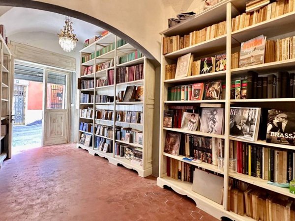 locale di sgombero in vendita a Genova in zona San Martino
