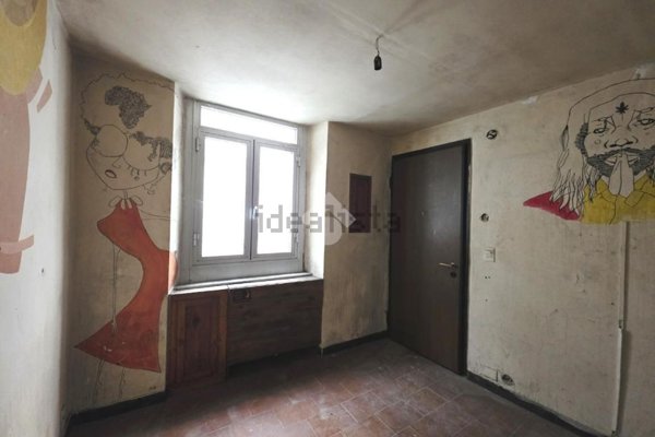appartamento in vendita a Genova in zona Sottoripa / Maddalena / Molo