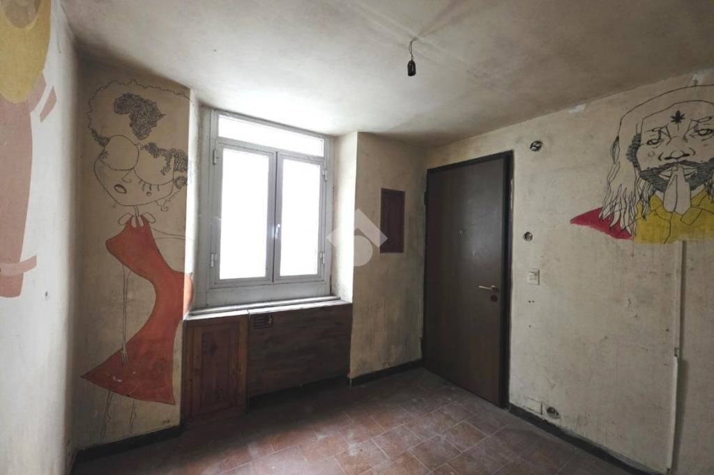 appartamento in vendita a Genova in zona Sottoripa / Maddalena / Molo