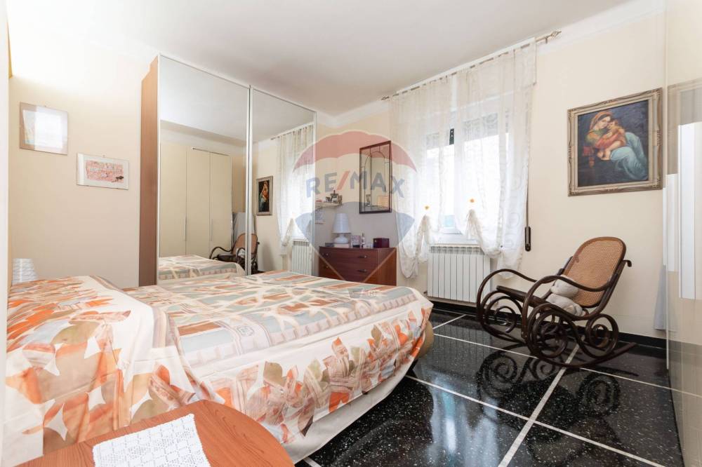 appartamento in vendita a Genova in zona Sestri Ponente