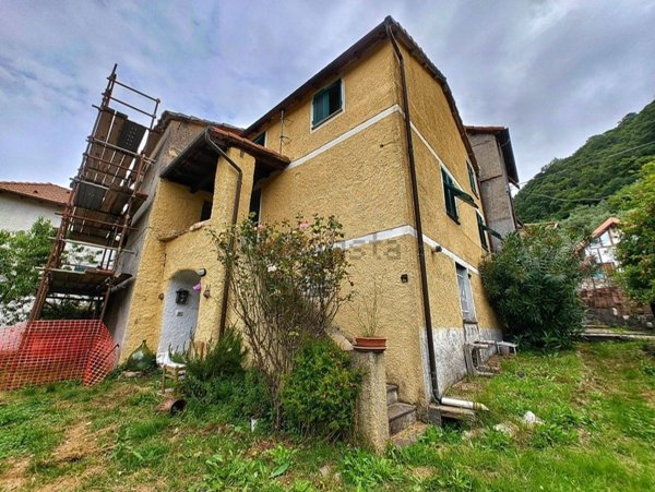 quadrivano in vendita a Genova in zona Molassana