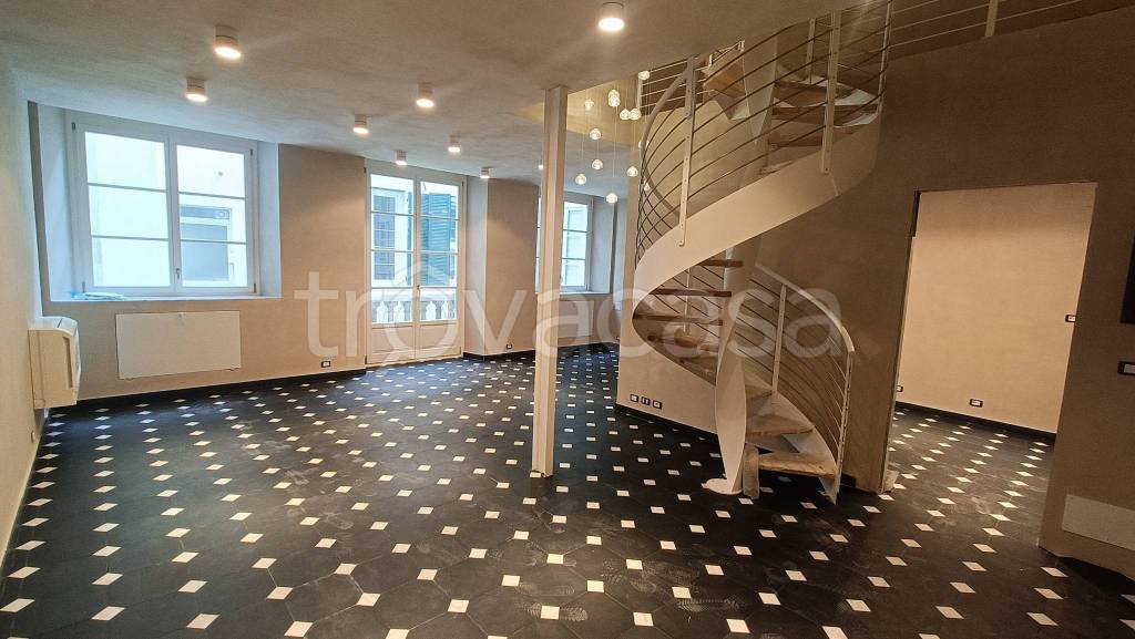 appartamento in vendita a Genova in zona Sottoripa / Maddalena / Molo