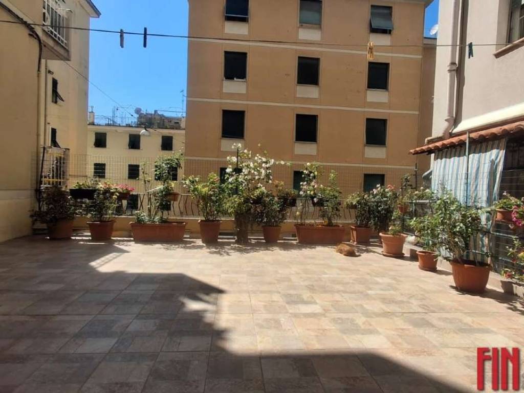 appartamento in vendita a Genova in zona Sestri Ponente