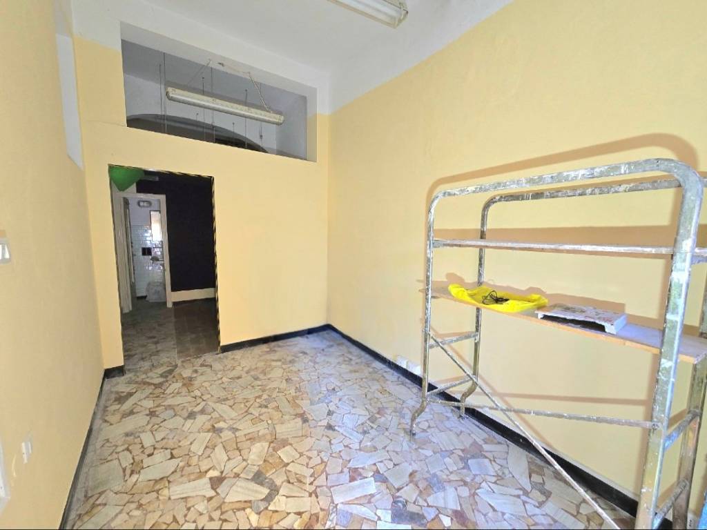 negozio in vendita a Genova in zona Palmaro / Pra'