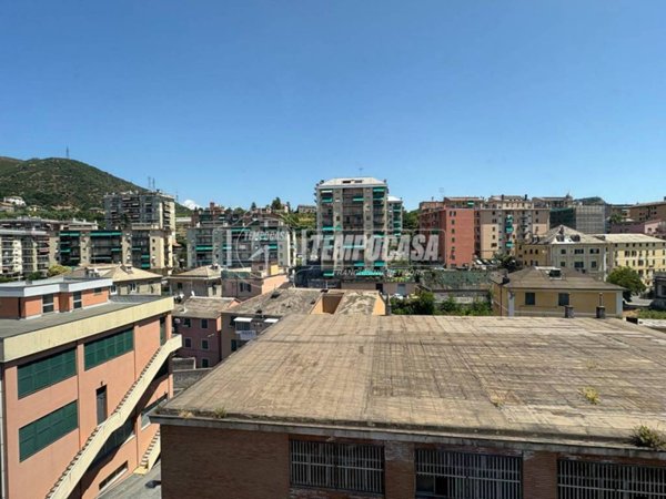 appartamento in vendita a Genova in zona Sestri Ponente
