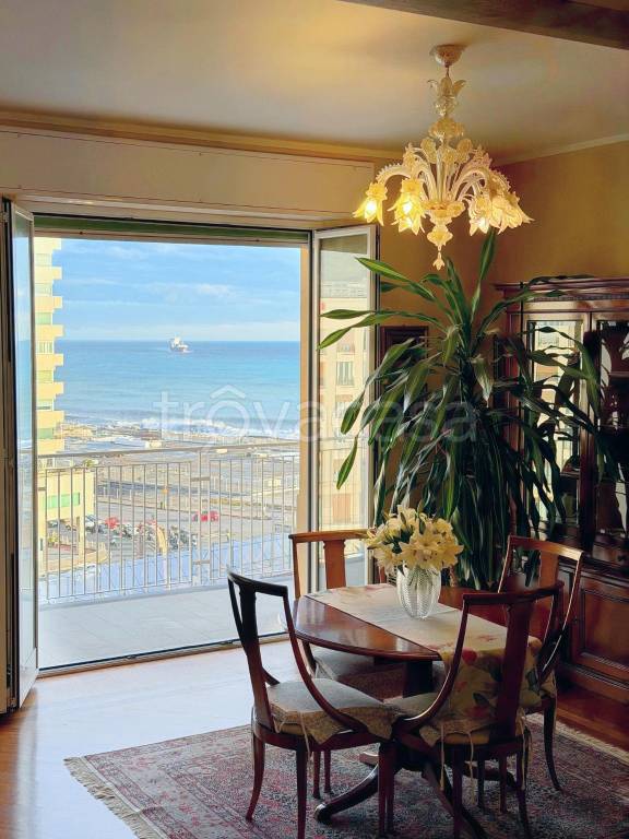 appartamento in vendita a Genova in zona Carignano