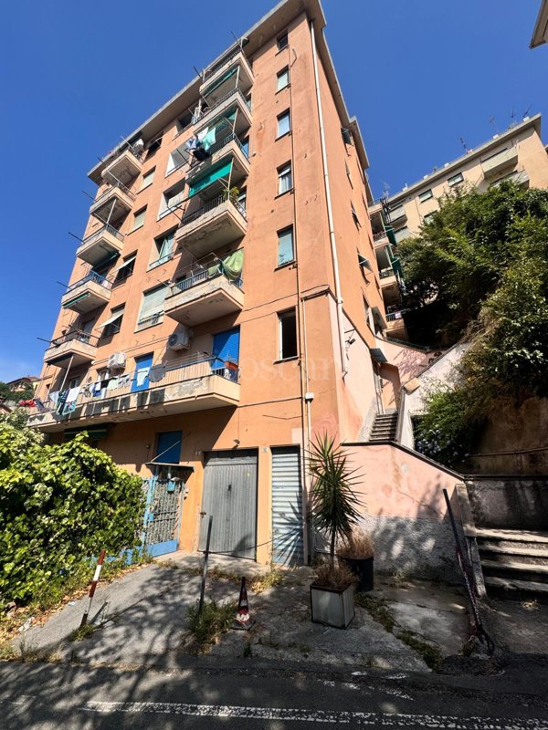 appartamento in vendita a Genova in zona Sestri Ponente