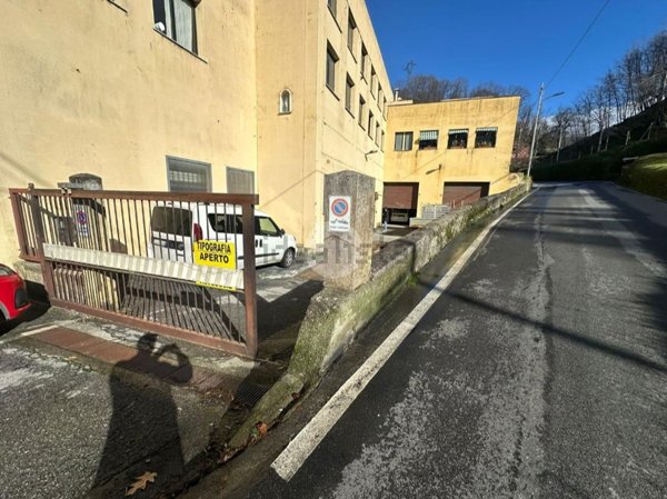 capannone in vendita a Genova in zona Voltri