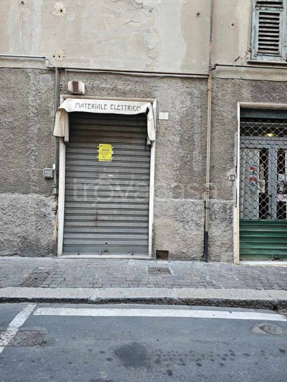 negozio in vendita a Genova in zona Pontedecimo