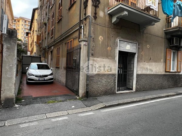 appartamento in vendita a Genova in zona Sestri Ponente
