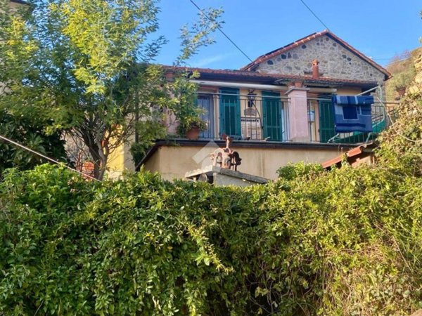 casa indipendente in vendita a Genova in zona Molassana