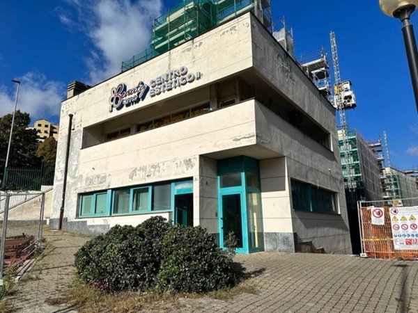 negozio in vendita a Genova in zona Bolzaneto