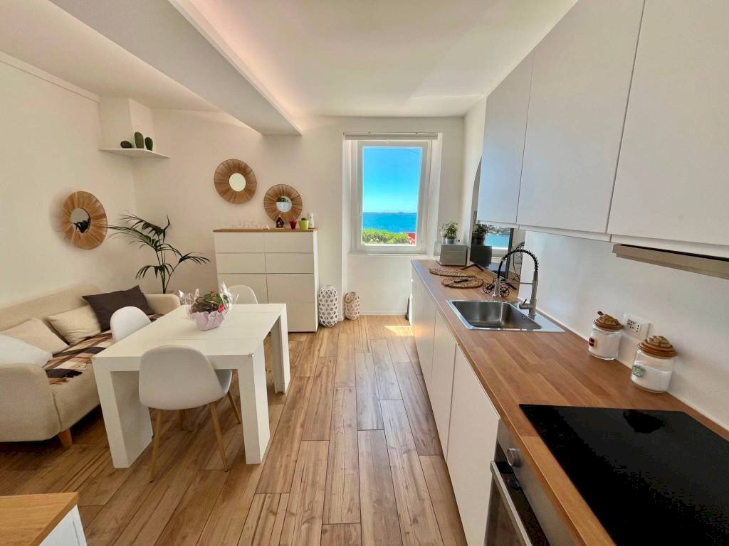 appartamento in vendita a Genova in zona Pegli