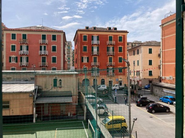 appartamento in vendita a Genova in zona Sestri Ponente
