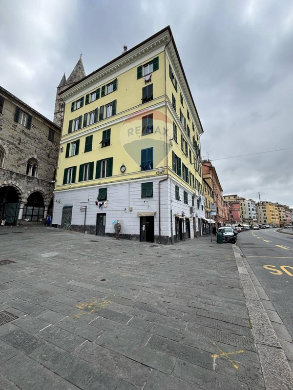 locale commerciale in vendita a Genova in zona Sottoripa / Maddalena / Molo