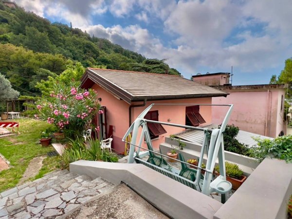 casa indipendente in vendita a Genova
