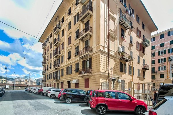 appartamento in vendita a Genova in zona Foce