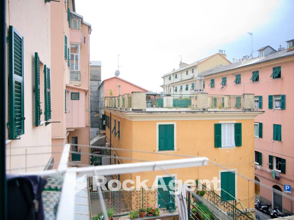 appartamento in vendita a Genova in zona Sestri Ponente
