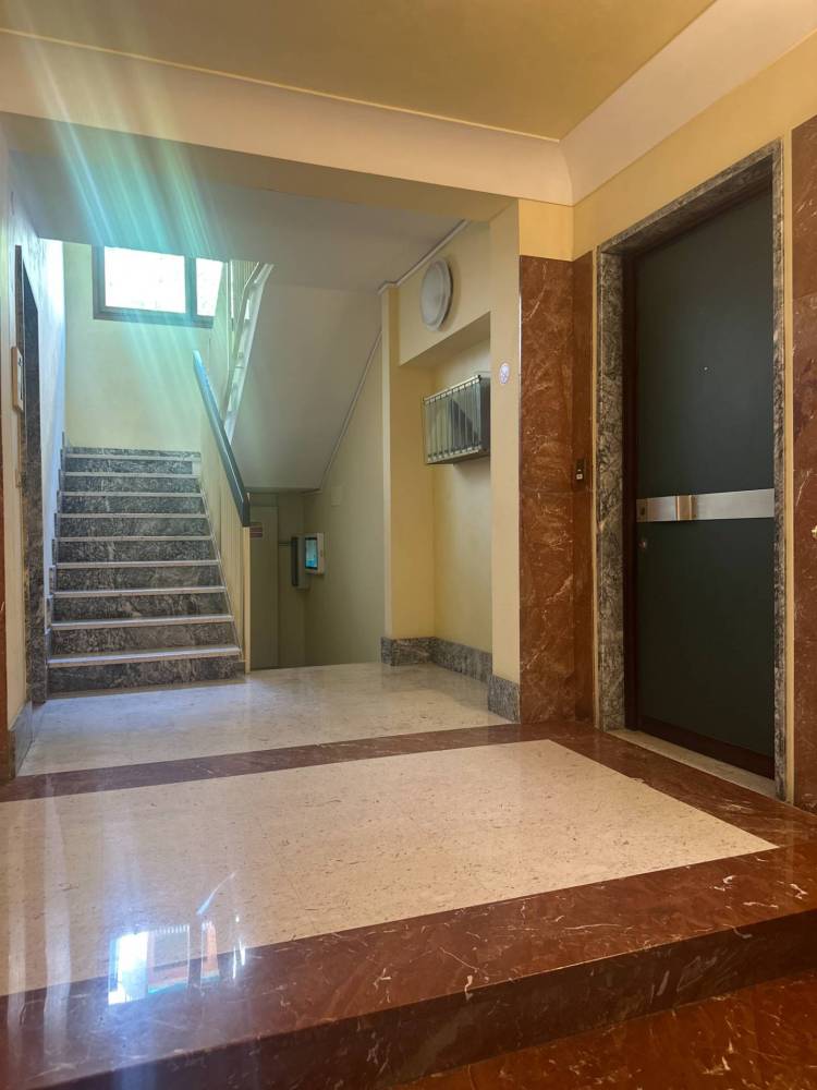 appartamento in vendita a Genova in zona Sturla