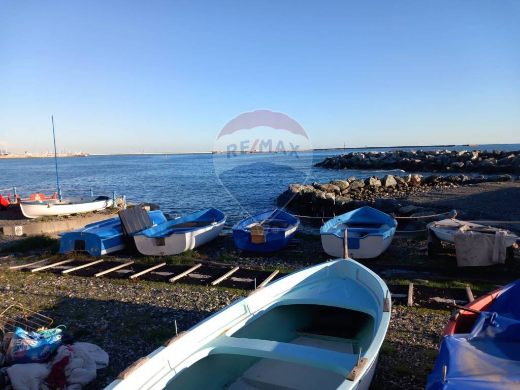 appartamento in vendita a Genova in zona Voltri