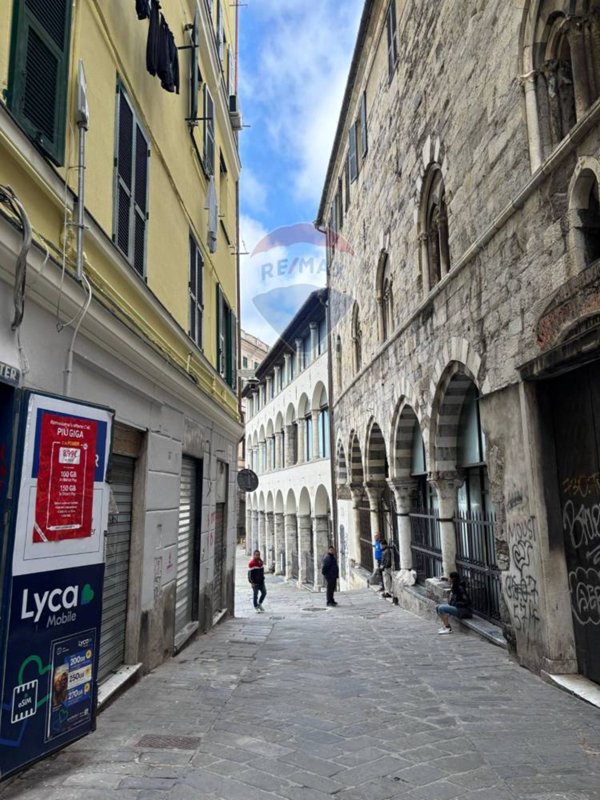 locale commerciale in vendita a Genova in zona Sottoripa / Maddalena / Molo
