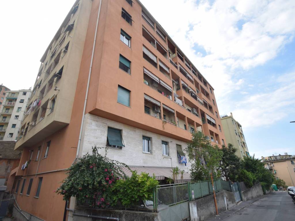 appartamento in vendita a Genova in zona Marassi