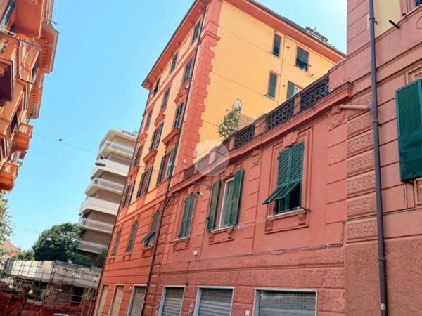 appartamento in vendita a Genova in zona Sestri Ponente