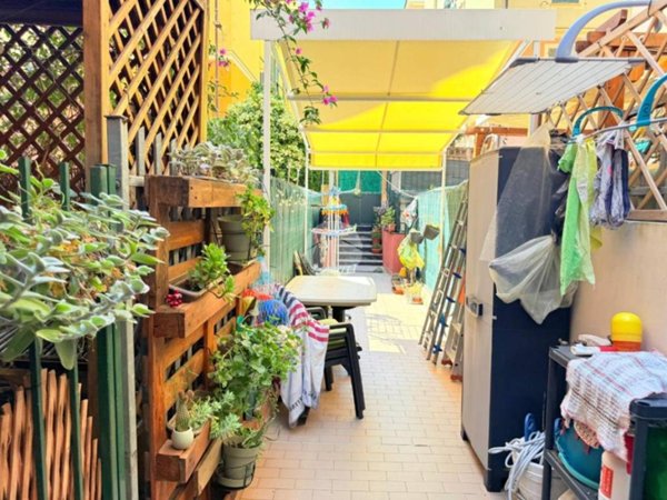 appartamento in vendita a Genova in zona Sestri Ponente