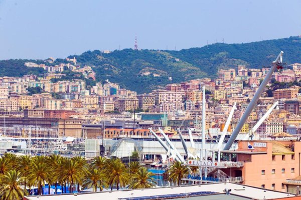 appartamento in vendita a Genova in zona Sottoripa / Maddalena / Molo