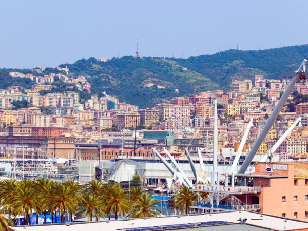 appartamento in vendita a Genova in zona Sottoripa / Maddalena / Molo