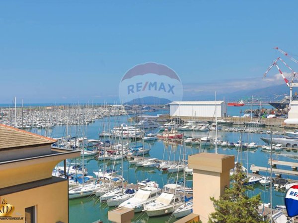 appartamento in vendita a Genova in zona Sestri Ponente