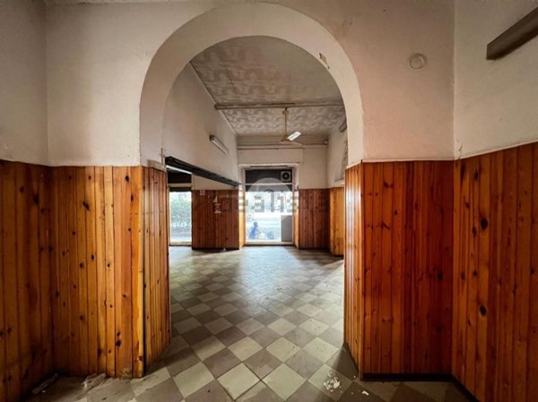 negozio in vendita a Genova in zona Sestri Ponente