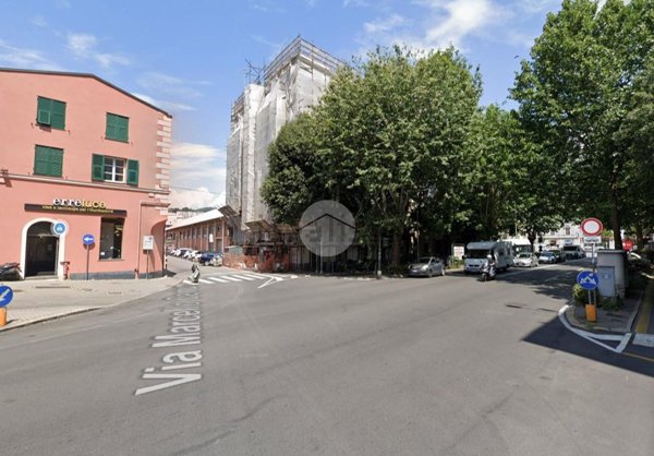 negozio in vendita a Genova in zona Sestri Ponente