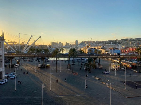 appartamento in vendita a Genova in zona Sottoripa / Maddalena / Molo