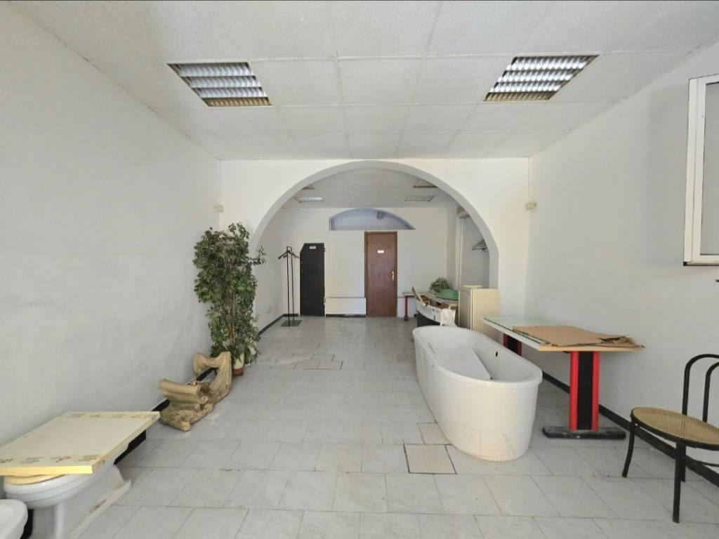 negozio in vendita a Genova in zona Voltri