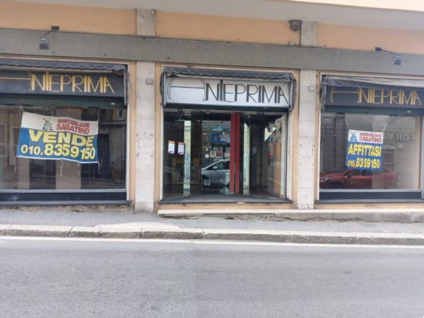 negozio in vendita a Genova in zona Struppa
