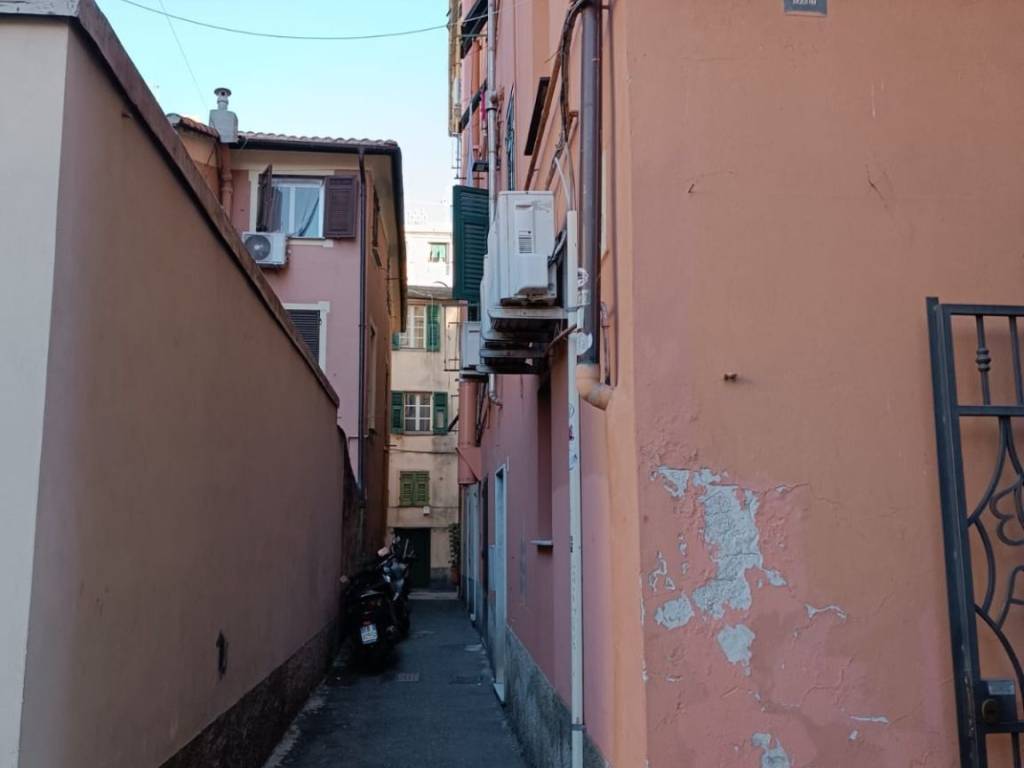 appartamento in vendita a Genova in zona Sestri Ponente