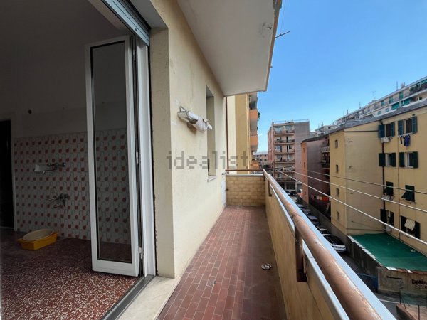 appartamento in vendita a Genova in zona Sestri Ponente