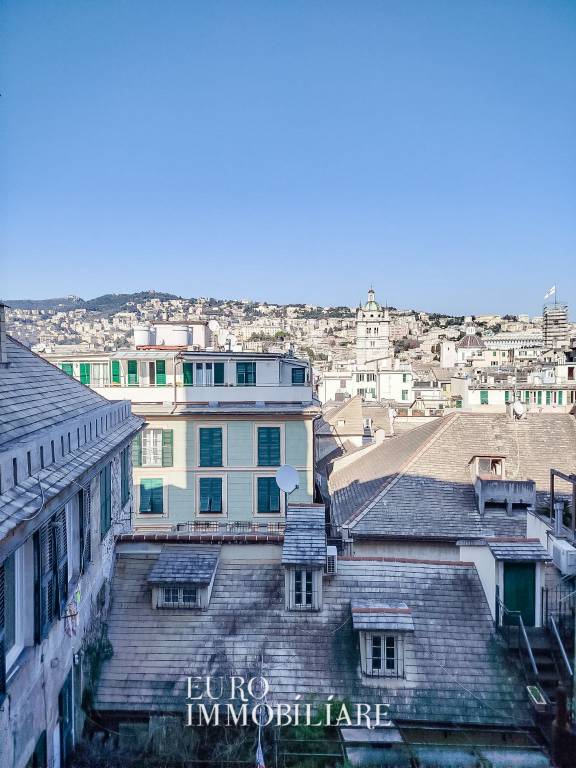 appartamento in vendita a Genova in zona Sottoripa / Maddalena / Molo