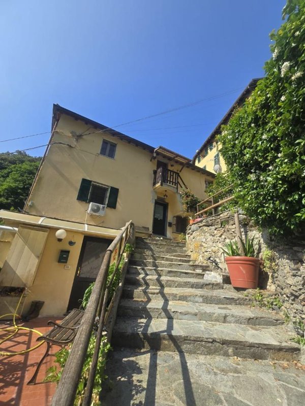 casa indipendente in vendita a Genova in zona Crevari